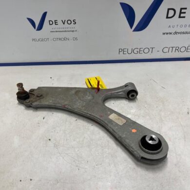 Peugeot 2008  Draagarm links-voor 2024 9831682580