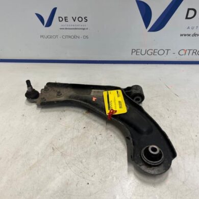 Peugeot 308 1.6 16V HYbrid 180 Front wishbone, left 2023 9846329780