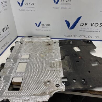 Peugeot 2008  Engine protection panel 2024 98661869ZD