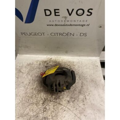 Peugeot Partner 1.6 HDI 90 16V Remklauw (Tang) rechts-voor 9HX-9HX9H03 2009 4400V8