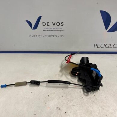 Peugeot 308 1.6 16V HYbrid 180 Door lock mechanism 4-door, front left 2023 9835419280