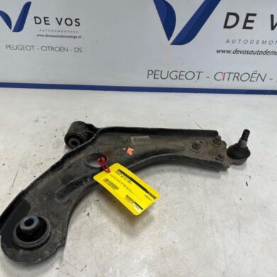 Peugeot 308 1.6 16V HYbrid 180 Front wishbone, right 2023 9846329280