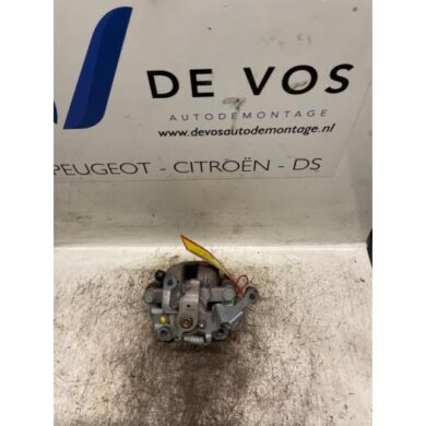 Peugeot Partner 1.6 HDI 90 16V Remklauw (Tang) links-achter 9HS-9HS9H04-9H04 2009 4402F5