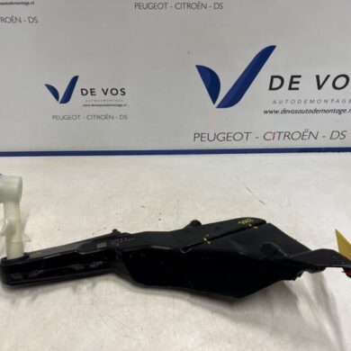 DS Automobiles DS4  Front windscreen washer reservoir 2024 9843214980