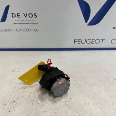 Peugeot 308 1.6 16V HYbrid 180 Additional water pump 2023 9823813480