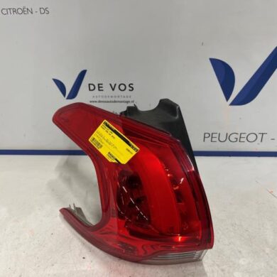 Peugeot 2008 1.2 Vti 12V PureTech 82 Achterlicht links 2016 9678074280