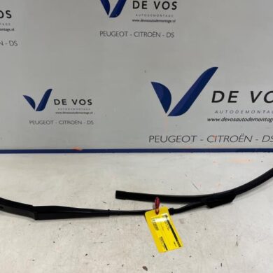 Peugeot 3008 e-3008 Long Range 230 97 kWh Front wiper arm 2025 9844661880
