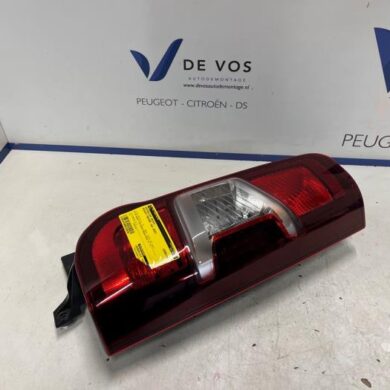 Peugeot Partner 1.2 PureTech 130 Achterlicht rechts 2025 9820554880