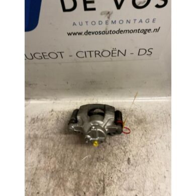 Peugeot 107 1.0 12V Remklauw (Tang) links-voor CFB 2012 4401G8