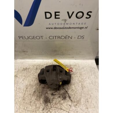 Peugeot 607 2.2 HDi 16V FAP Remklauw (Tang) rechts-voor 4HX 2002 4401C3