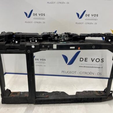 Peugeot 2008  Frontpaneel 2024 9864076580