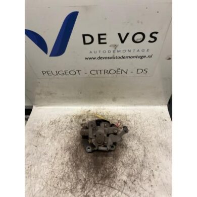 Peugeot Partner 1.6 HDI 90 16V Remklauw (Tang) links-achter 9HX-9HX9H03 2009 4402F5