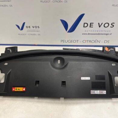 Peugeot 3008 e-3008 Long Range 230 97 kWh Front panel 2025 98528248XT