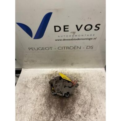 Peugeot Partner 1.6 HDI 90 16V Remklauw (Tang) links-achter 9HX-9HX9H03 2010 4402F5