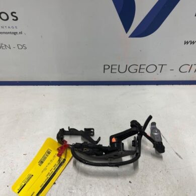 Peugeot 2008  Hoogteregelaar vering Rechts-voor 2024 9824543080