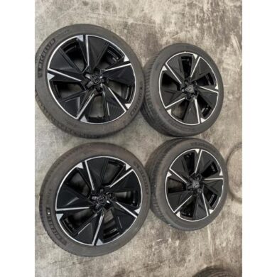 Peugeot 308  Velgen set + banden 2024 9860610880