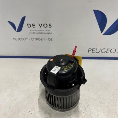 Opel Corsa  Heating and ventilation fan motor 2024 9840566280