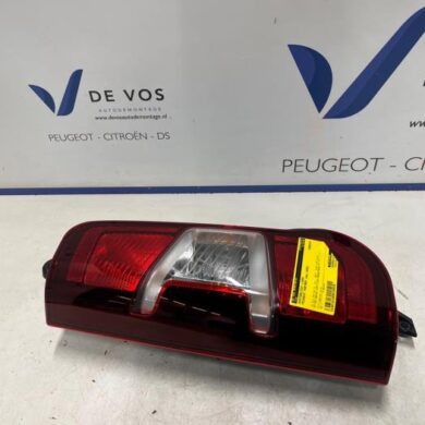 Peugeot Partner 1.2 PureTech 130 Achterlicht links 2025 9819235880