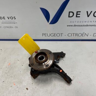Peugeot 2008  Fusee links-voor 2024 9826532480