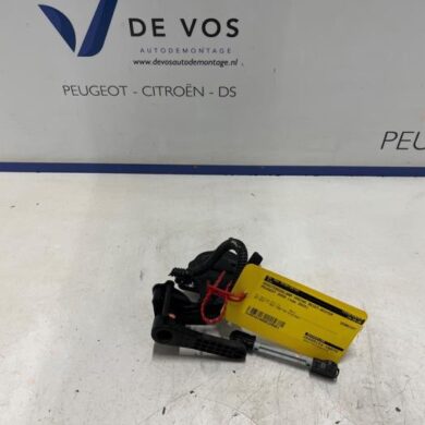 Peugeot 2008  Hoogteregelaar vering Recht-achter 2024 9824501180