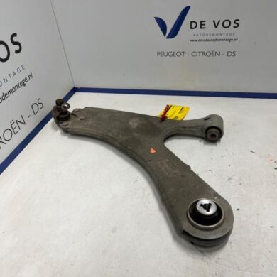 Citroen C4 1.2 Hybrid 145 Front wishbone, left 2025 9831682580