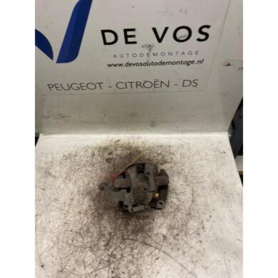 Peugeot Partner 1.6 HDI 90 16V Remklauw (Tang) rechts-achter 9HX-9HX9H03 2009 4402F6