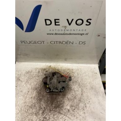 Peugeot Partner 1.6 HDI 75 16V Remklauw (Tang) links-achter 9HT-9HT9H03 2010 4402F5