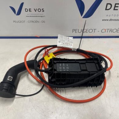 Peugeot 3008 e-3008 Long Range 230 97 kWh Charching cable electric car 2025 9850525180
