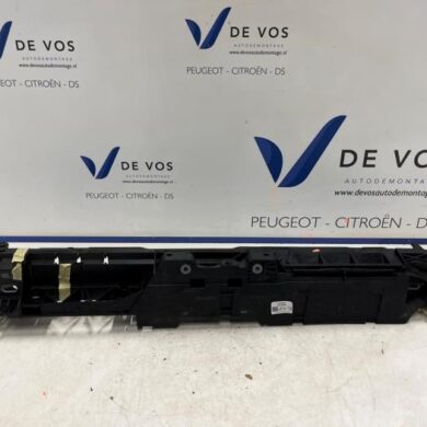 Peugeot 308  Slotplaat voor 2024 1681376680