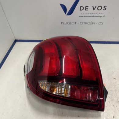 Peugeot 108 1.0 12V Achterlicht links 2016 B001031780